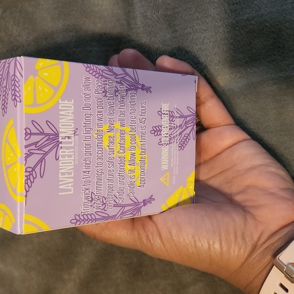 💫Jeffree Star Lavender Lemonade Candle💜 - Picture 2 of 4